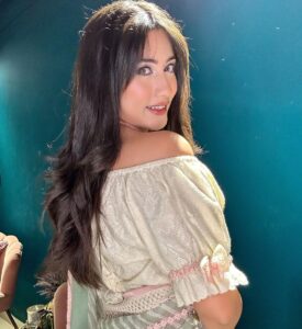 Safa Kabir Instagram - I personally LOVE how this look turned out And my lovely makeover done by my all time favorite @splendorbyab And my favorite kinda pastel shades gorgeous saree from @summerbypriyankagupta