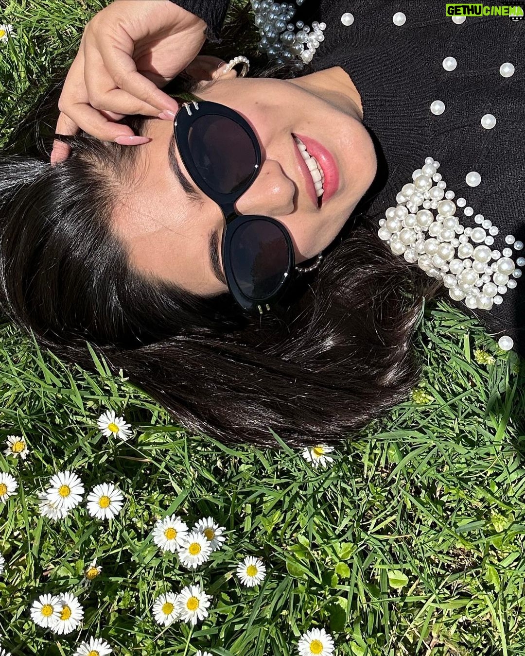 Safa Kabir Instagram - Bright sunny day 😊 Birmingham, United Kingdom