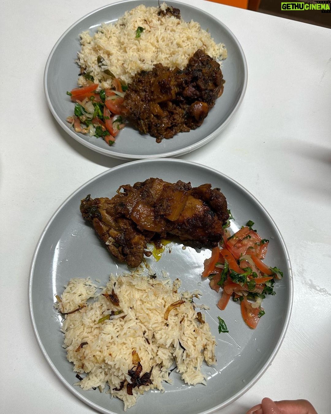 Safa Kabir Instagram - I came to see my brother in Birmingham and he cooked for me achari chiken and I cooked for him polau. 🥲 Had a great time!