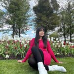Safa Kabir Instagram - Tulip fest 🌷 Hampton Court Palace