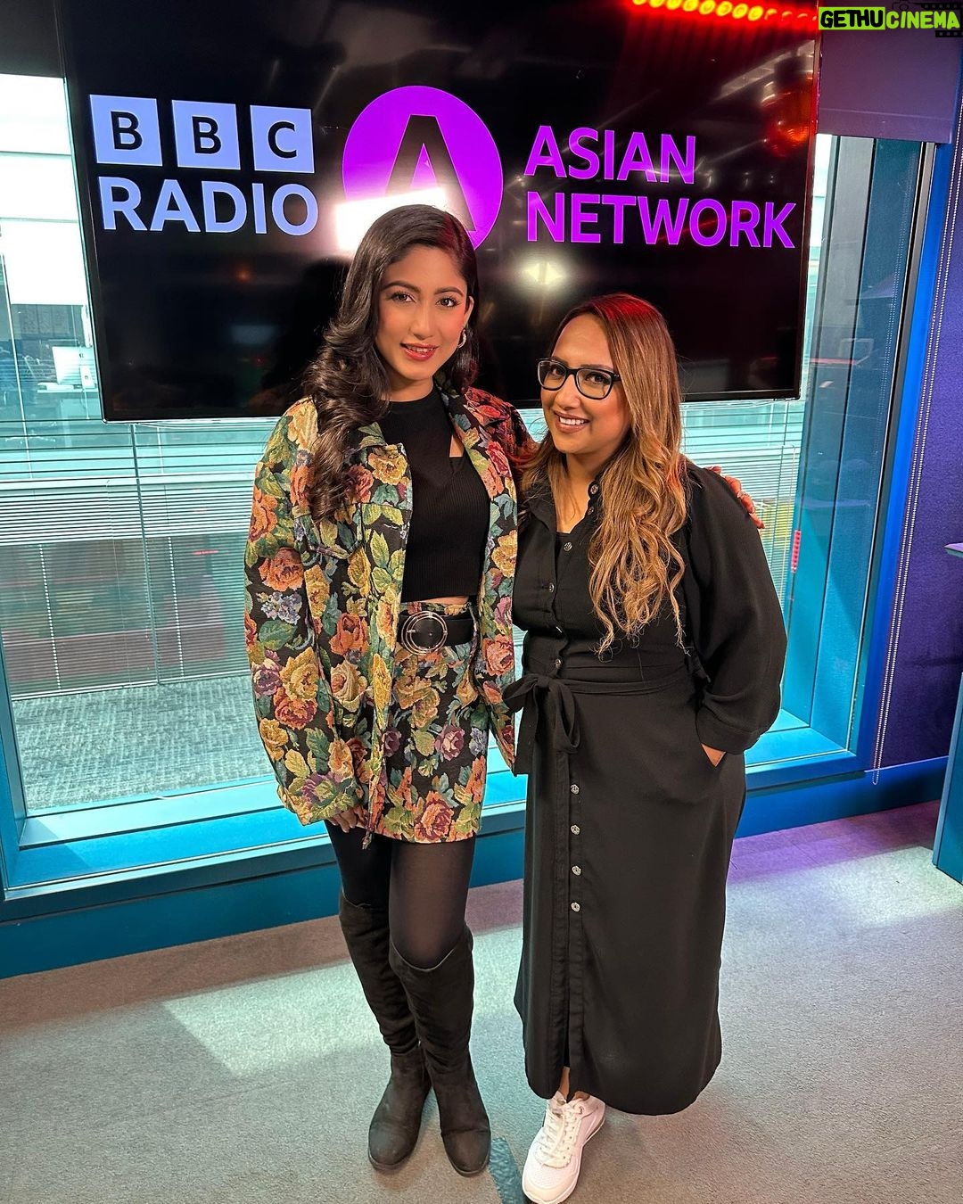 Safa Kabir Instagram - Had an amazing time with @simplynadiaali Thank you for having me on your show and the show name is “Nadia Ali show” Very soon you guys gonna see the interview of mine on @bbcasiannetwork BBC Broadcasting House