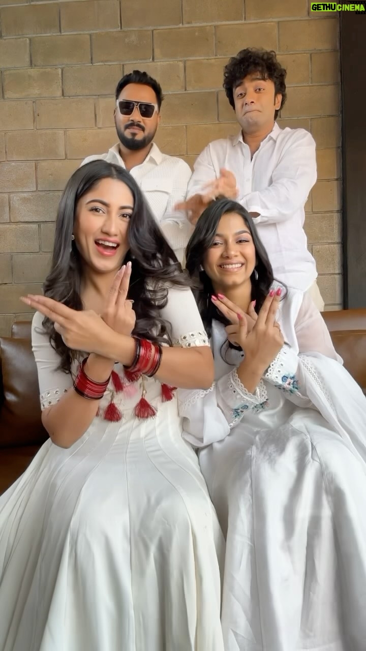 Safa Kabir - 103K Likes - LoveBuzz hit 10M
And we are celebrating it.
Thank you audience for showing so much love for us. A big round of applause for my team.
@kajalarefinome
@boomfilmsofficial @club11entertainment