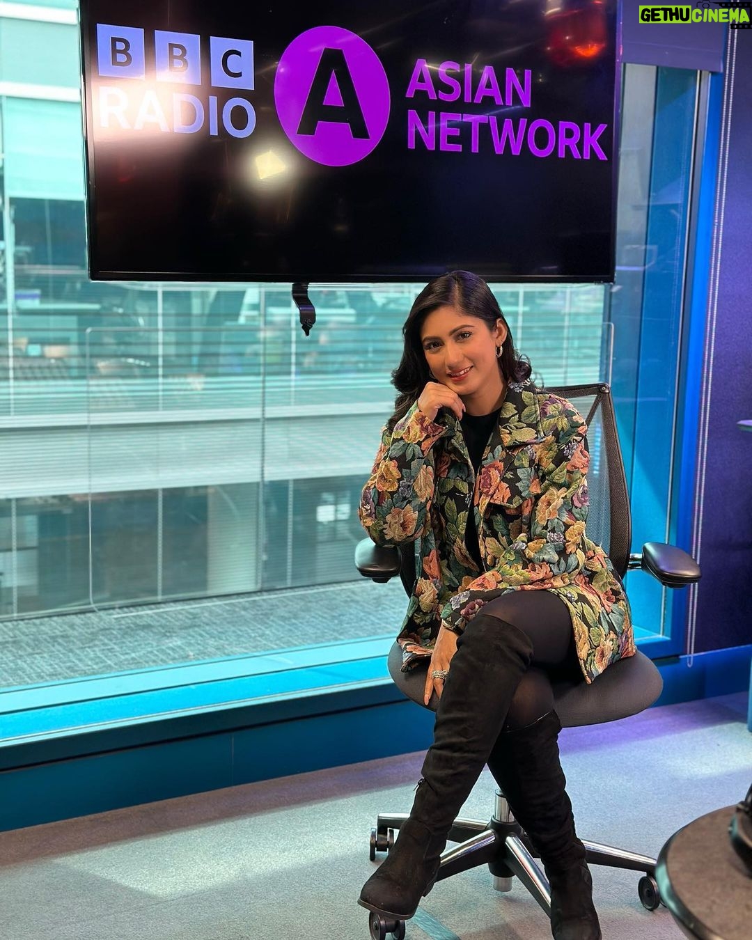 Safa Kabir Instagram - Had an amazing time with @simplynadiaali Thank you for having me on your show and the show name is “Nadia Ali show” Very soon you guys gonna see the interview of mine on @bbcasiannetwork BBC Broadcasting House