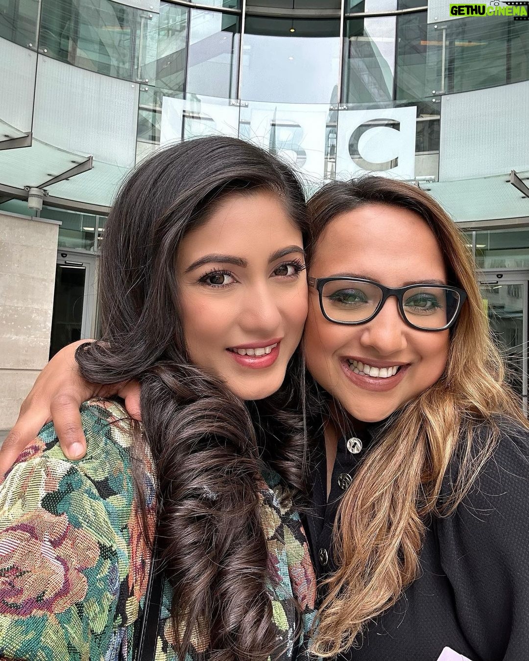 Safa Kabir Instagram - Had an amazing time with @simplynadiaali Thank you for having me on your show and the show name is “Nadia Ali show” Very soon you guys gonna see the interview of mine on @bbcasiannetwork BBC Broadcasting House