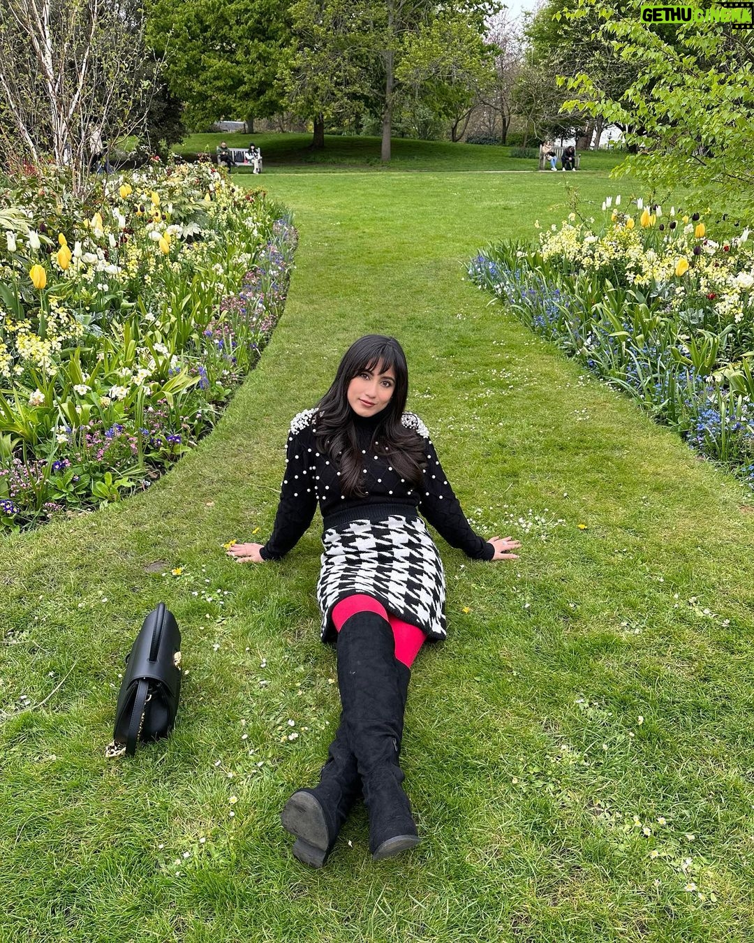 Safa Kabir Instagram - Pretty place 🌸 Hyde Park, London