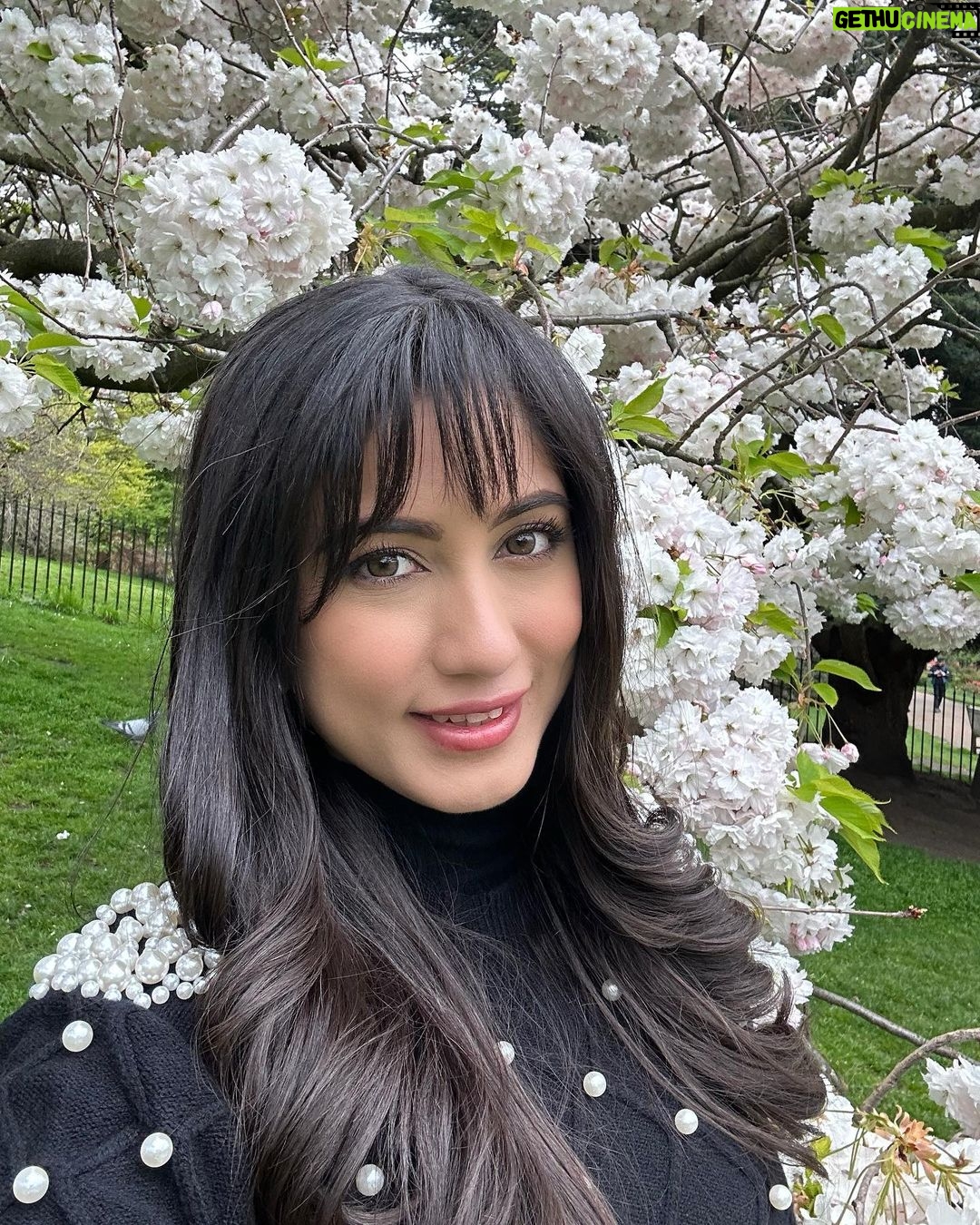 Safa Kabir Instagram - Pretty place 🌸 Hyde Park, London