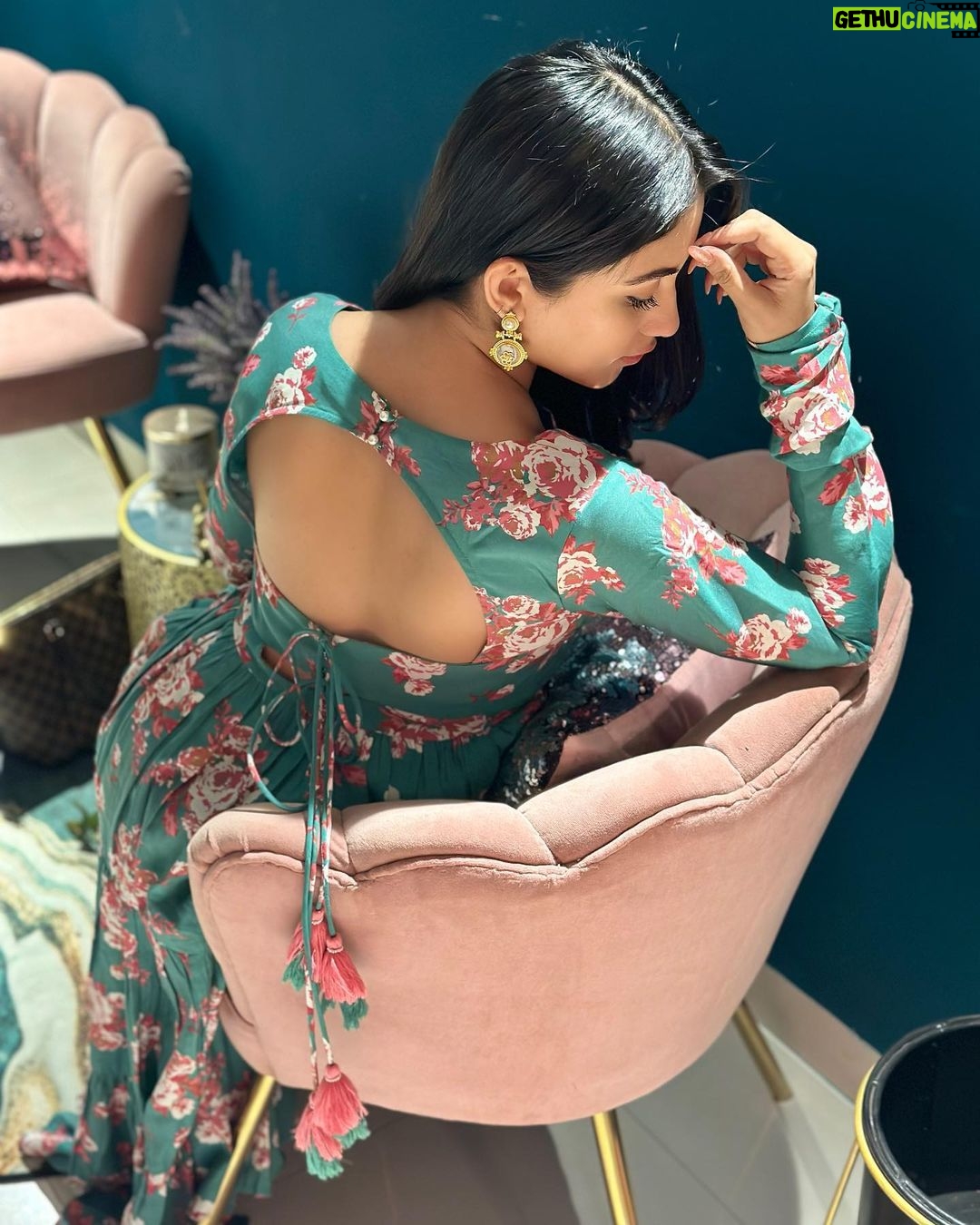 Safa Kabir Instagram - I am just trying to bloom like a flower to fill the world with the fragrance of joy. 🌸