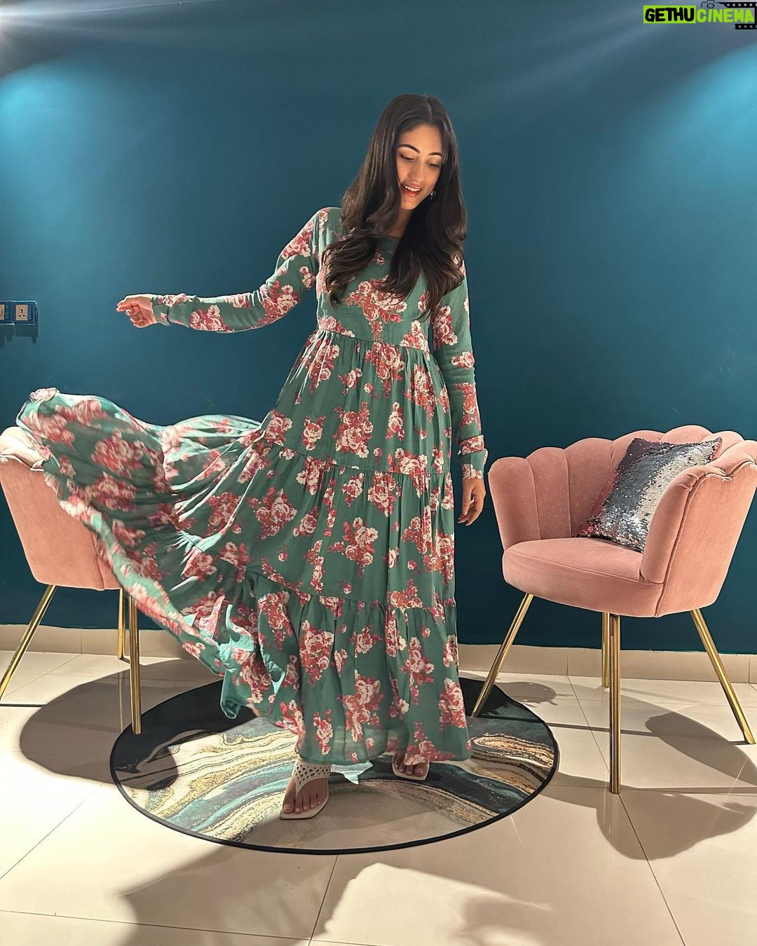 Safa Kabir Instagram - I am just trying to bloom like a flower to fill the world with the fragrance of joy. 🌸