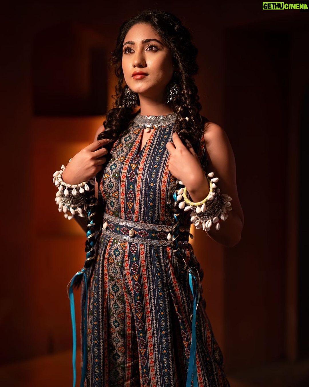 Safa Kabir Instagram - Wearing - @bluebutton.lifestyle Photo clicked by @joyeeta.trisha
