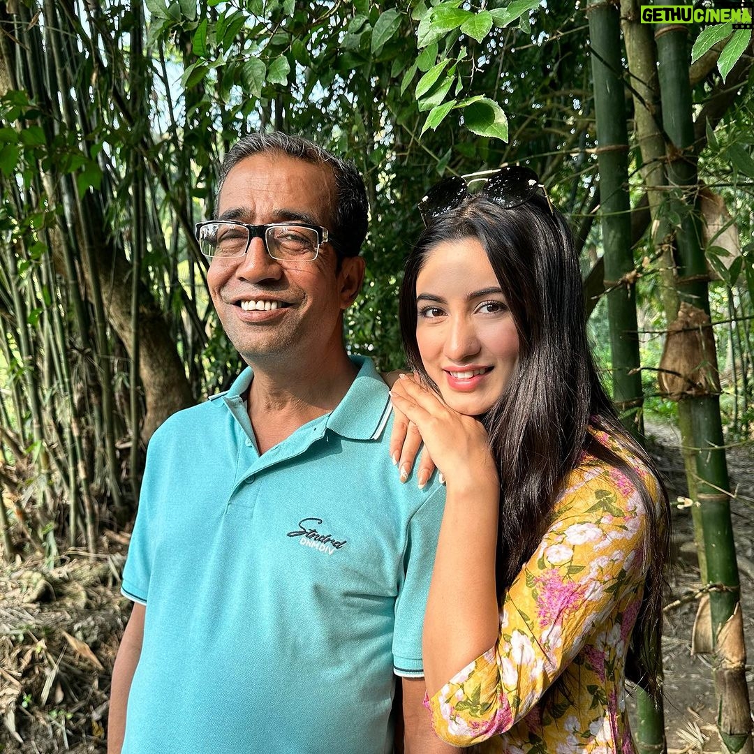 Safa Kabir Instagram - I’m not Baba’s “Little Princess” I’m Baba’s tough girl who knows how to survive in tough times.