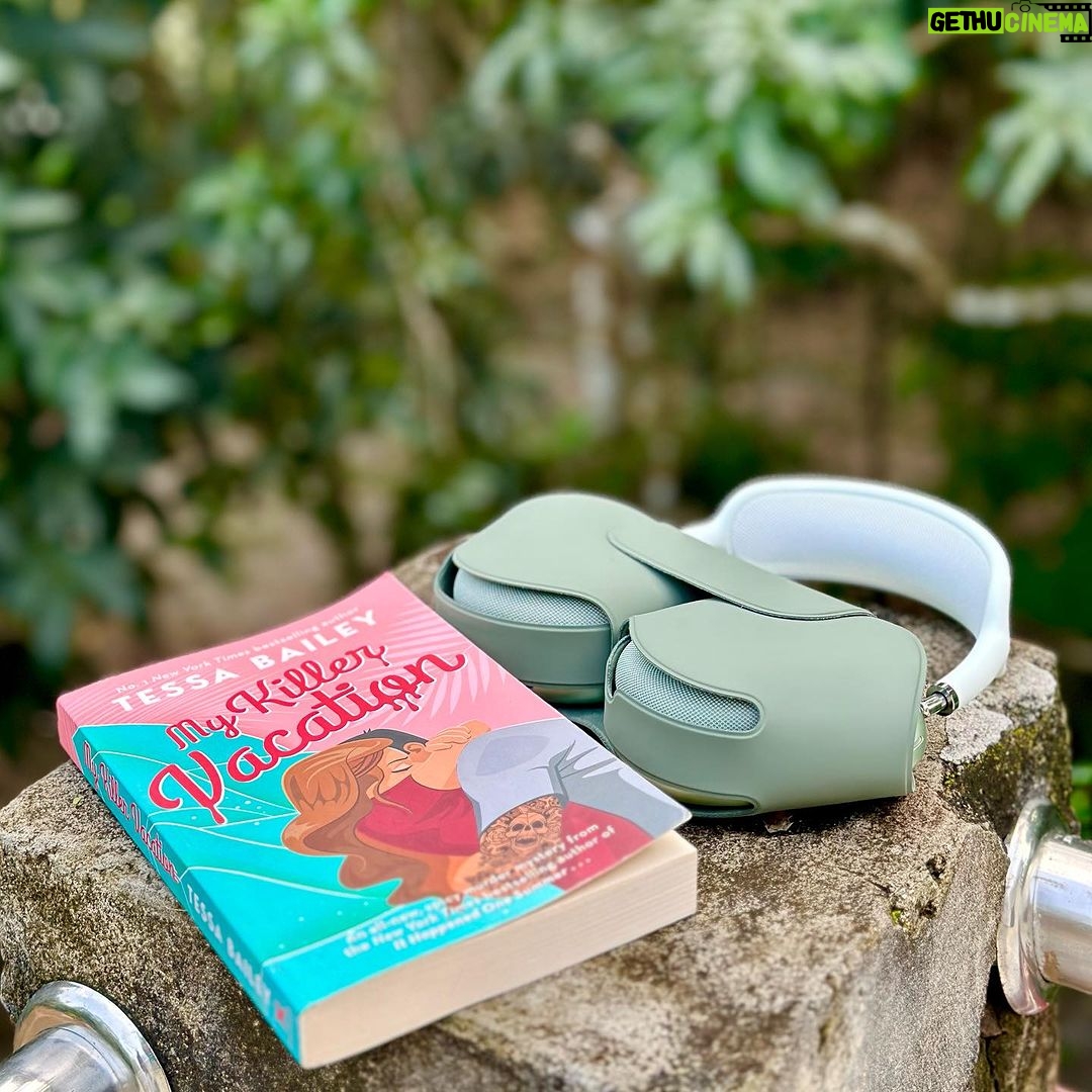 Safa Kabir Instagram - Nature, Book and some sunshine 🙂