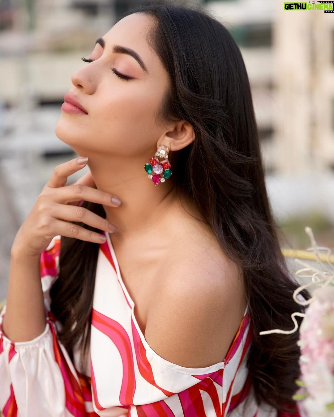 Safa Kabir Instagram - Fabulous Friday Wardrobe @dotdofficial