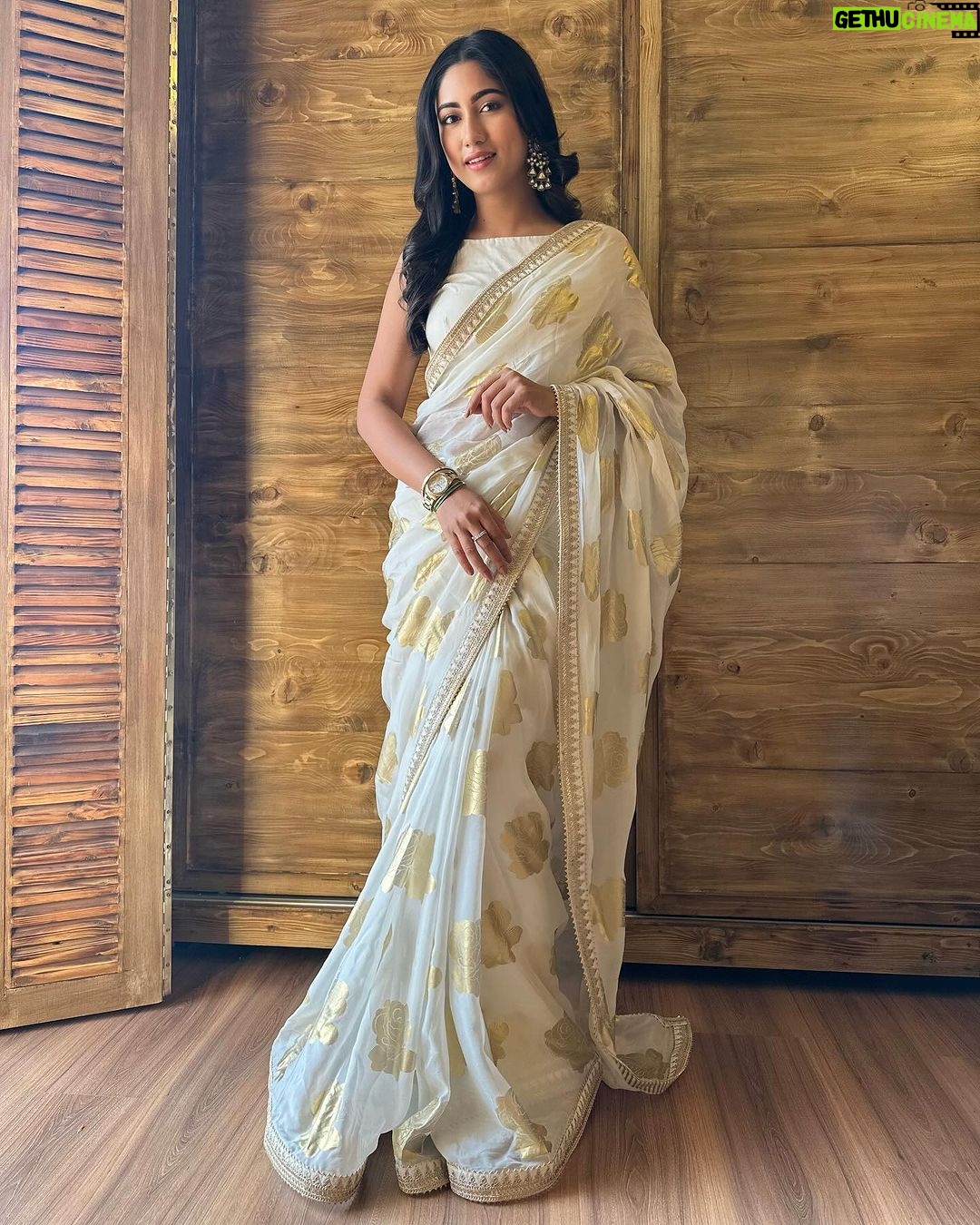 Safa Kabir Instagram - Just another Friday bling ✨ Wardrobe- @houseofmasaba