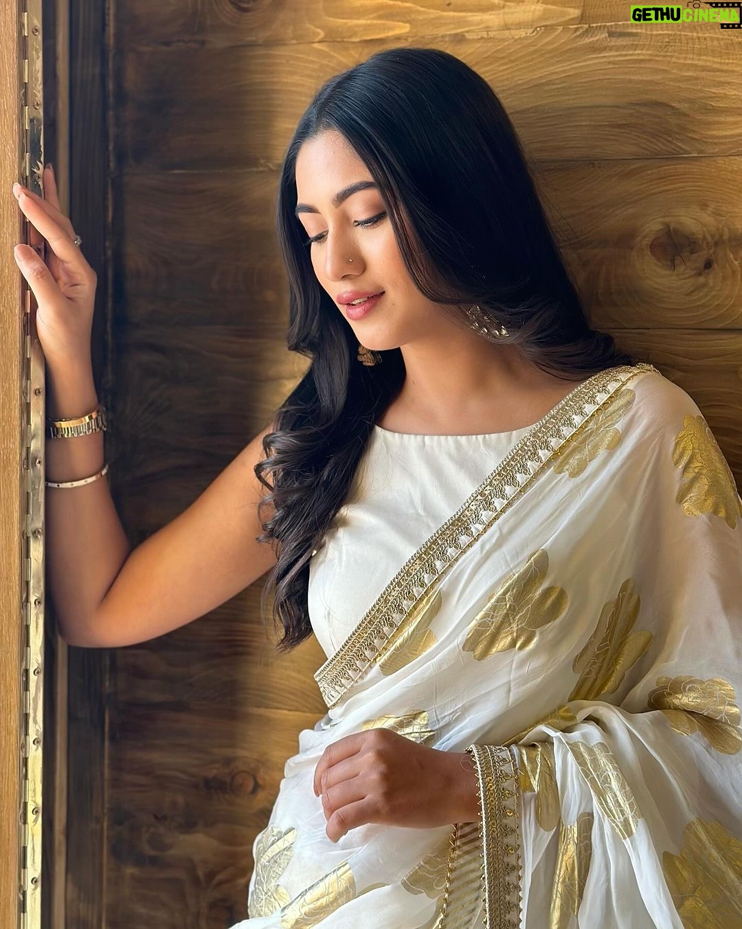 Safa Kabir Instagram - Just another Friday bling ✨ Wardrobe- @houseofmasaba