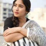 Safa Kabir Instagram - আবার দেখা হলে মিলিয়ে নিও মনের ছবি শুনেছি বদলে গেছে জানি বদলায়নি বুকের খাঁচায় উদাস নীলাভ পাখি