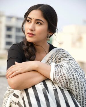 Safa Kabir Instagram - আবার দেখা হলে
মিলিয়ে নিও মনের ছবি
শুনেছি বদলে গেছে
জানি বদলায়নি বুকের খাঁচায়
উদাস নীলাভ পাখি