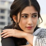 Safa Kabir Instagram - আবার দেখা হলে মিলিয়ে নিও মনের ছবি শুনেছি বদলে গেছে জানি বদলায়নি বুকের খাঁচায় উদাস নীলাভ পাখি