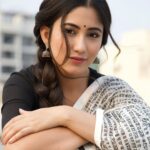 Safa Kabir Instagram - আবার দেখা হলে মিলিয়ে নিও মনের ছবি শুনেছি বদলে গেছে জানি বদলায়নি বুকের খাঁচায় উদাস নীলাভ পাখি