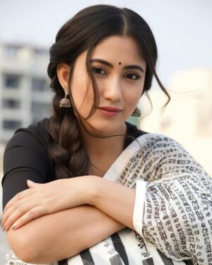 Safa Kabir Instagram - আবার দেখা হলে
মিলিয়ে নিও মনের ছবি
শুনেছি বদলে গেছে
জানি বদলায়নি বুকের খাঁচায়
উদাস নীলাভ পাখি
