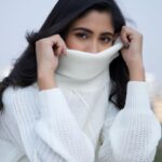 Safa Kabir Instagram - Missing my cozy winter 🤍 Wearing @dotdofficial
