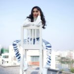 Safa Kabir Instagram - Missing my cozy winter 🤍 Wearing @dotdofficial