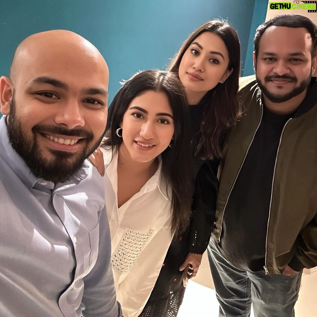 Safa Kabir Instagram - Celebrating my Falgun and Valentine’s Day together with my friends and little fries. 💛❤️
