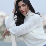 Safa Kabir Instagram - Missing my cozy winter 🤍 Wearing @dotdofficial