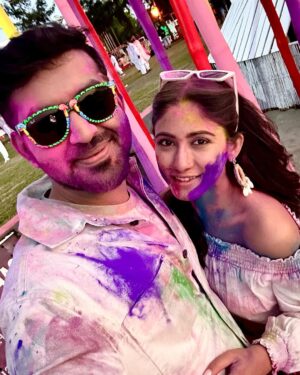 Safa Kabir Instagram - Friends are colors of life.