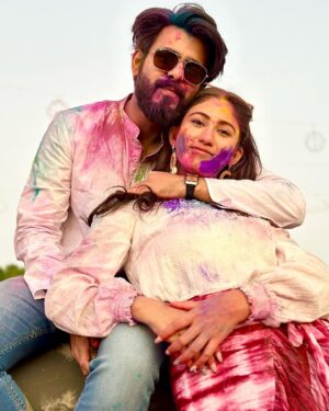 Safa Kabir Instagram - Friends are colors of life.
