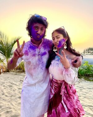 Safa Kabir Instagram - Friends are colors of life.