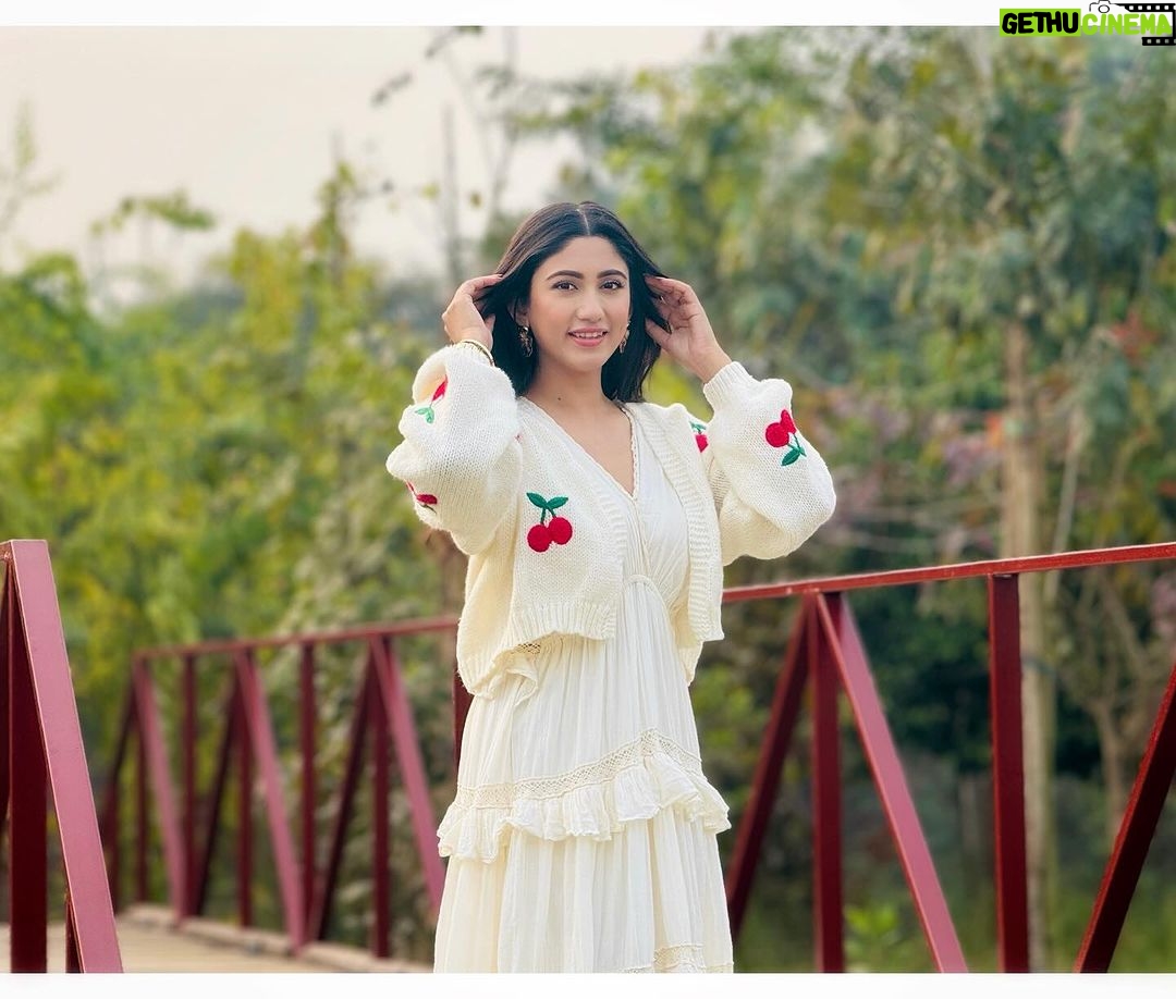 Safa Kabir Instagram - Good morning everyone This is IRA from my upcoming project “LoveBuzz” Captured by @kajalarefinome Coming on this Valentine Badbuzz and Goodbuzz lovers, keep your eyes on. #kajolarefinome #club11entertainment #boomsfilm