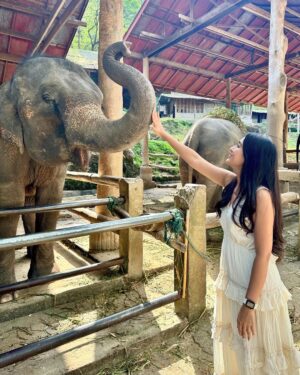 Safa Kabir Instagram - Just look at my excitement 
I was so happy to meet them 🐘🤍 and getting a hug from them was magical. I heard that elephant
symbolize strength, power, and fertility …
And lephant hug is a symbol of strength and compassion, making this statue a perfect way to show your love and appreciation.
#elephant #elephantlovers🐘🐘 #peace #power #stability