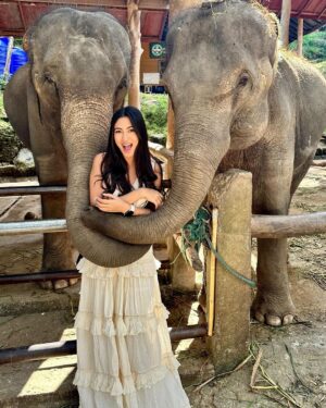 Safa Kabir Instagram - Just look at my excitement 
I was so happy to meet them 🐘🤍 and getting a hug from them was magical. I heard that elephant
symbolize strength, power, and fertility …
And lephant hug is a symbol of strength and compassion, making this statue a perfect way to show your love and appreciation.
#elephant #elephantlovers🐘🐘 #peace #power #stability