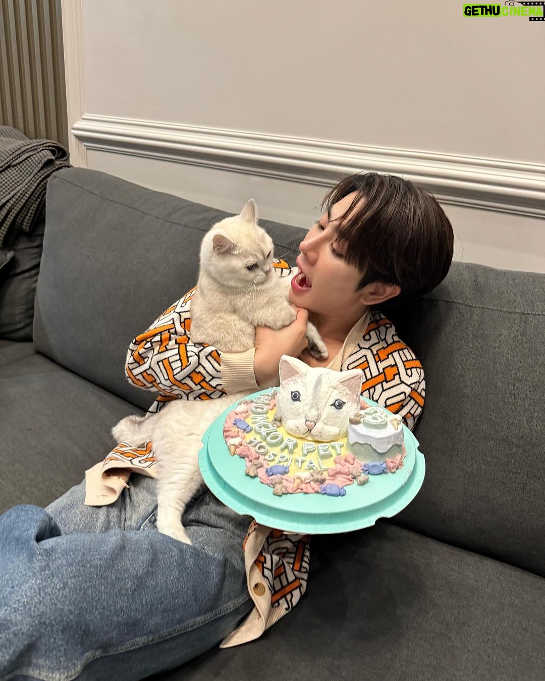 Sahaphap Wongratch Instagram - HBD Somponn thank u kub @thonglorpet for many gifts 🎁
