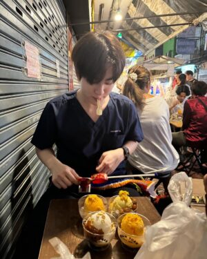 Sahaphap Wongratch Instagram - Bye bye emergency clinic and happy Chinese new year . 在这辞旧迎新的时刻，祝你新年快乐，万事如意，心想事成，阖家欢乐！🧧🧧🥮🥮🥢🥡🥠🐉🐲