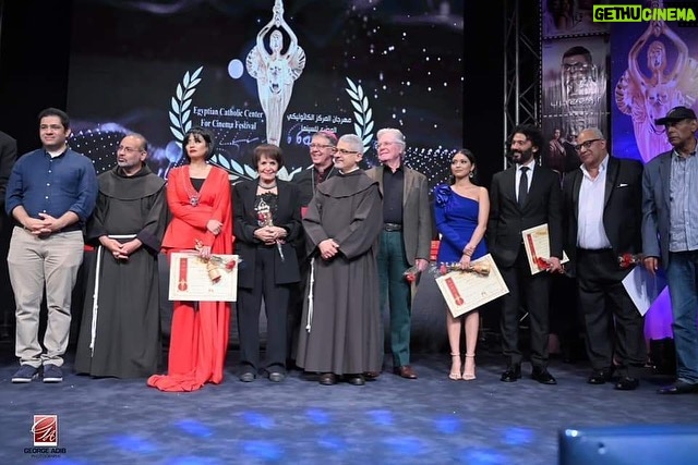 Sahar Al Sayegh Instagram - الحمد لله ❤️جائزه احسن ممثله من مهرجان المركز الكاثوليكي للسينما في دورته ٧١ عن فيلم الباب الاخضر…..شكرًا جزيلًا Suit by @ghaly_fashion_designer Makeup by @abdelkadermakeupartist Hair by @sayedrehemofficial Thanks dear all❤️