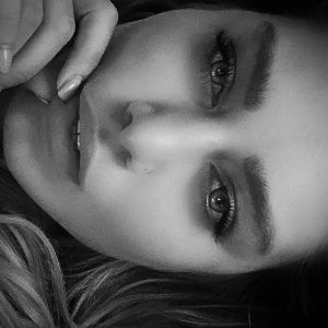 Sahar Ghoreyshi Instagram - زنهاى قوى
از تنها بودن نمى ترسند
به راحتى مى گويند ' نه '
با هر كسى جروبحث نمى كنند
براى هر چيزى حد و مرز تعيين مى كنند
و مستقل هستند