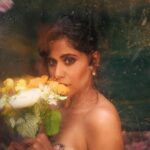 Sai Tamhankar Instagram - Sridevi Prasanna X MHJ @geishadesignsresort @miiraindia @nehachaudhary_ @satyamakeupartist @thakuramit190 @tejasnerurkarr @vishal.patil36 @azim_shaikh1989 #saitamhankar #bloomer #flowers #srideviprasanna #mhj