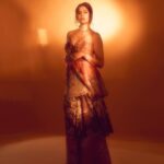 Sai Tamhankar Instagram - Pune Premier ! #SrideviPrasanna now in cinemas . @geishadesignsresort @_ahsa.in @nehachaudhary_ @satyamakeupartist @thakuramit190 @tejasnerurkarr @vishal.patil36 @misaw_holic #saitamhankar #sridevi #aboutlastnight #premiernight #heretobloom #sunflower #srideviprasanna #nowincinemas
