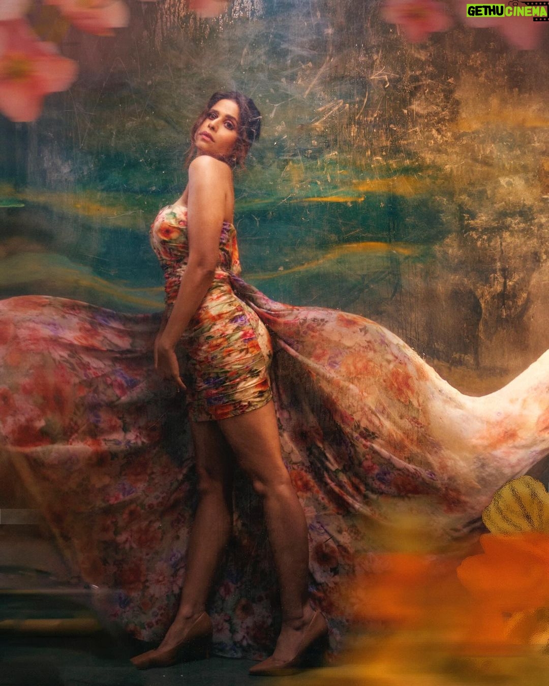 Sai Tamhankar Instagram - Sridevi Prasanna X MHJ @geishadesignsresort @miiraindia @nehachaudhary_ @satyamakeupartist @thakuramit190 @tejasnerurkarr @vishal.patil36 @azim_shaikh1989 #saitamhankar #bloomer #flowers #srideviprasanna #mhj