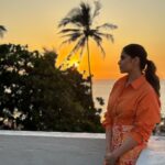 Sai Tamhankar Instagram - When your hero is a photographer ! PC @sidchandekar #saitamhankar #siddharthchandekar #srideviprasanna #promotions #letitbegin #2feb Sun and Sand
