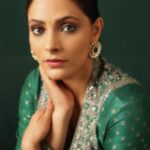 Saiyami Kher Instagram – या मोठ्या सन्मानाबद्दल खूप खूप आभार …हा सन्मान माझ्यासाठी खूप स्पेशल आहे….आणि पुढच्या वर्षीचा मटा सन्मान  मराठी चित्रपटासाठी अशी मला आशा आहे…

Thankyou @maharashtratimesonline for the Mata Sanman for Ghoomer. It’s truly a huge honour. And thankyou @sonalikul for the video ♥️

Outfit – @anitadongre 
Jewellery – @isharya @elevate_promotions 
Photos – @shrutisbagwe