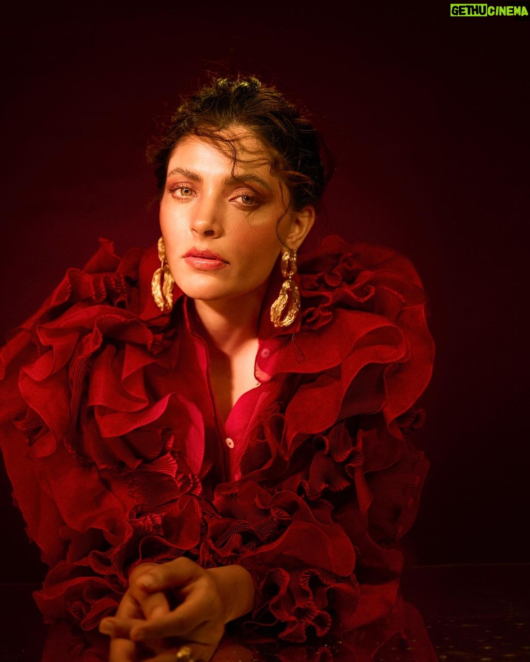 Saiyami Kher Instagram - ♥️🌹 Top @renasci.in @dipublicrelations Earrings : @equiivalence Styled by : @tryagaintoobad @styled_by_meera Assisted by : @jharna.art Makeup: @riyasheth.makeuphair Hair: @snigdha_hairandmakeup Shot by: @tejasnerurkarr