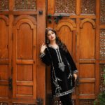 Sajal Ali Instagram - Zellbury x Sajal Presenting Luxury Ready-to-Wear Collection @zellbury #zellburyxsajalaly #realfashion #realprices #sarasaal #zellburyluxury23 #luxurycollection2023 #readytowearluxury