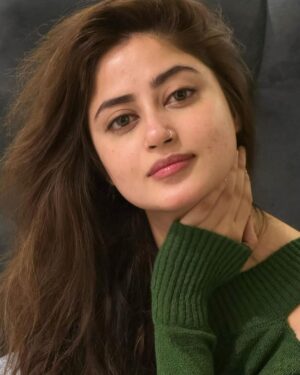 Sajal Ali Instagram - Why does my skin look so flawless and glowing mera Kamaal nahi it’s my dear @shehlakhanofficial 
Love you and thank you bro! 💕