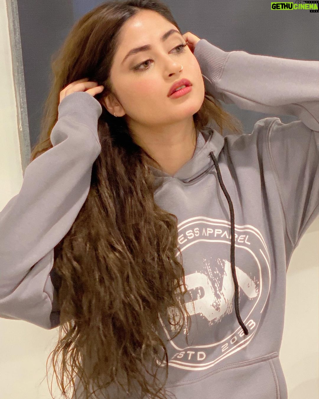 Sajal Ali Instagram - Thankyou for sending me this hoodie! I love it!!! @reckless._apparel Sending you my heartiest congratulations on your new business. GOODLUCK 🤍 @rakaealiahmed_