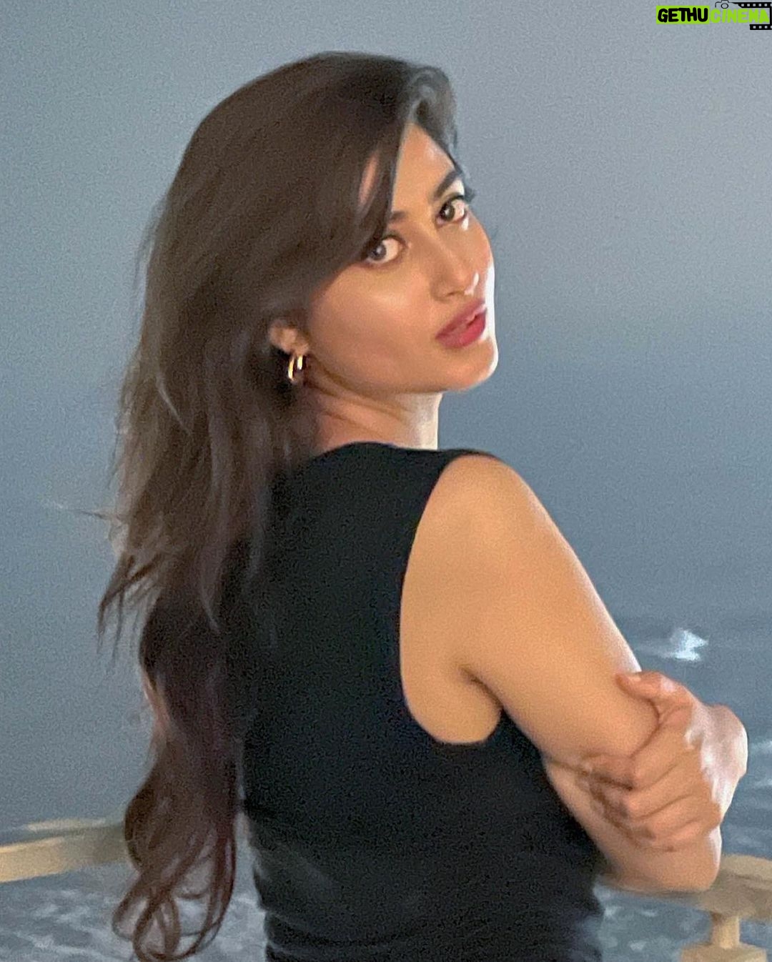 Sajal Ali Instagram - 👗 @shopaaria @aarindanoor Pic credit 👹 @sabooraly