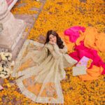 Sajal Ali Instagram - @kanwalmalik.official 💫 @maria_mahesar @nabila_salon @hairbyawais @salman.mua @aarindanoor @shahrozhyder @muzammilgarewal