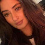 Sajal Ali Instagram - “Haye chicken mazay ki hay yeah” My off set fun with the best people! Guys you can’t miss the 6th post and the second last Hair and makeup by @iambabarzaheer @yelly_hairstylist @iambabarzaheer @maria_mahesar @mavikayani @fahadcitrus