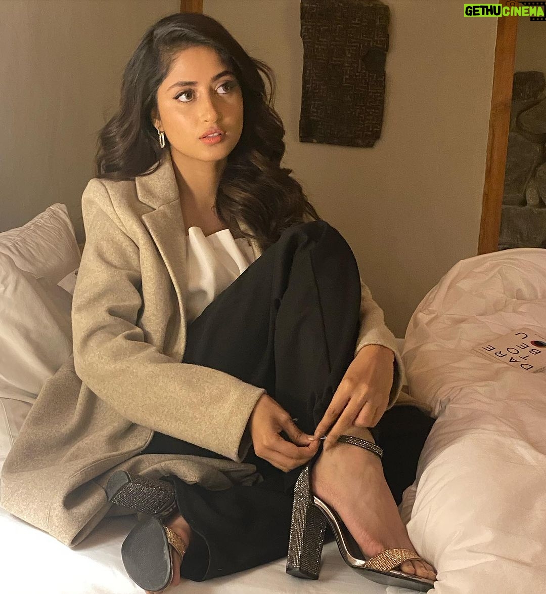 Sajal Ali Instagram - When I visited one of the most beautiful places of Pakistan #skardu 🤍 #mybeautifullpakistan🇵🇰 @mubsher.bhatti @mavikayani @maria_mahesar